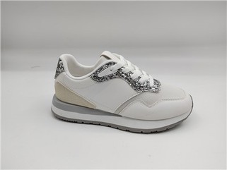 Tênis com solado multicolorido